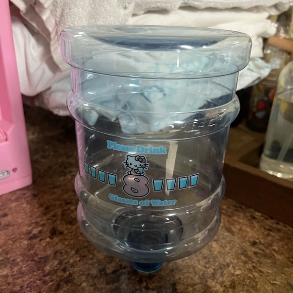 Hello Kitty Water Dispenser - Picture 4 of 6